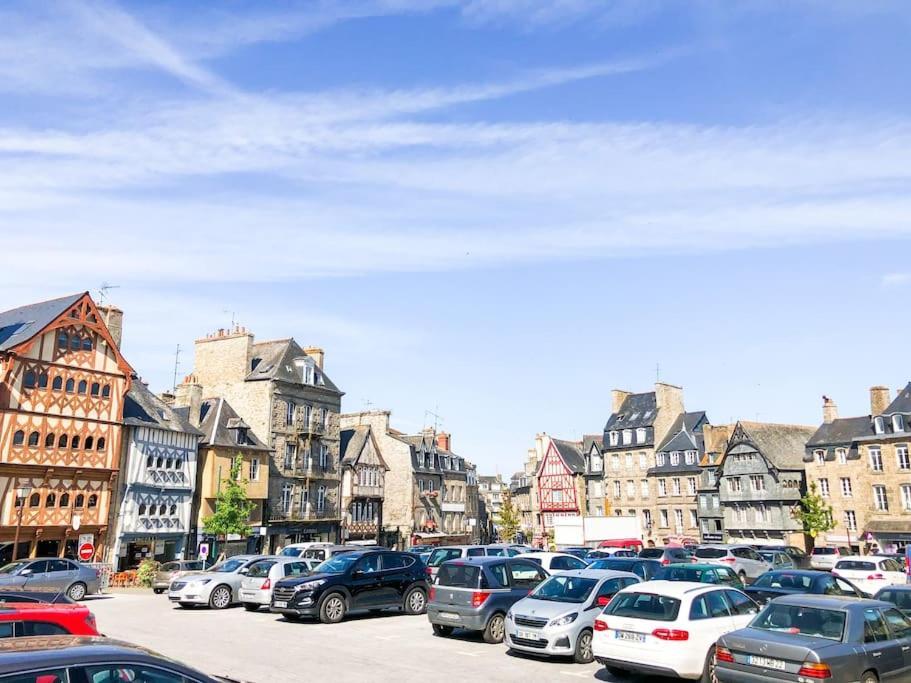 Nouveau ** Le Raffine Au Coeur De Guingamp ** Parking Buitenkant foto