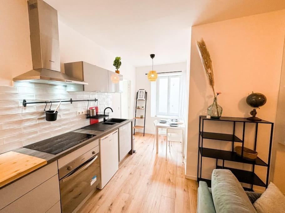 Nouveau ** Le Raffine Au Coeur De Guingamp ** Parking Buitenkant foto