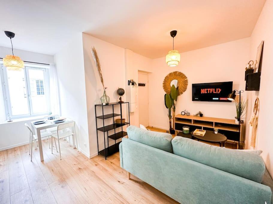 Nouveau ** Le Raffine Au Coeur De Guingamp ** Parking Buitenkant foto
